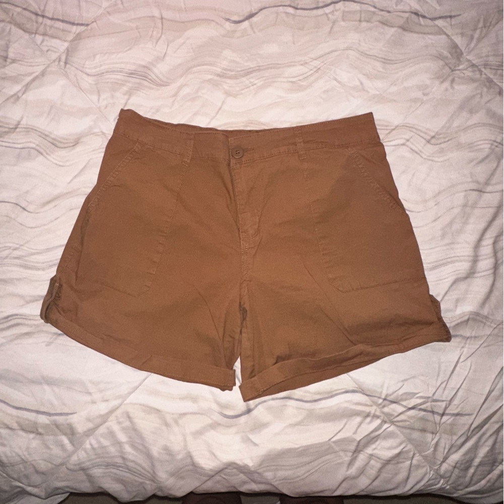 Social Standard Tan Cargo Shorts with Classic‎ Design